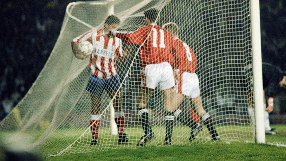 manchester_united_vs_atletico_madrid_at_old_trafford_november_1991.jpeg